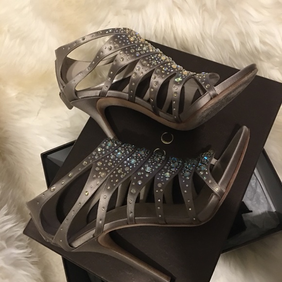 GUCCI High Heel stilettos.  Gently used.  Size 40 (10). - Picture 4 of 8